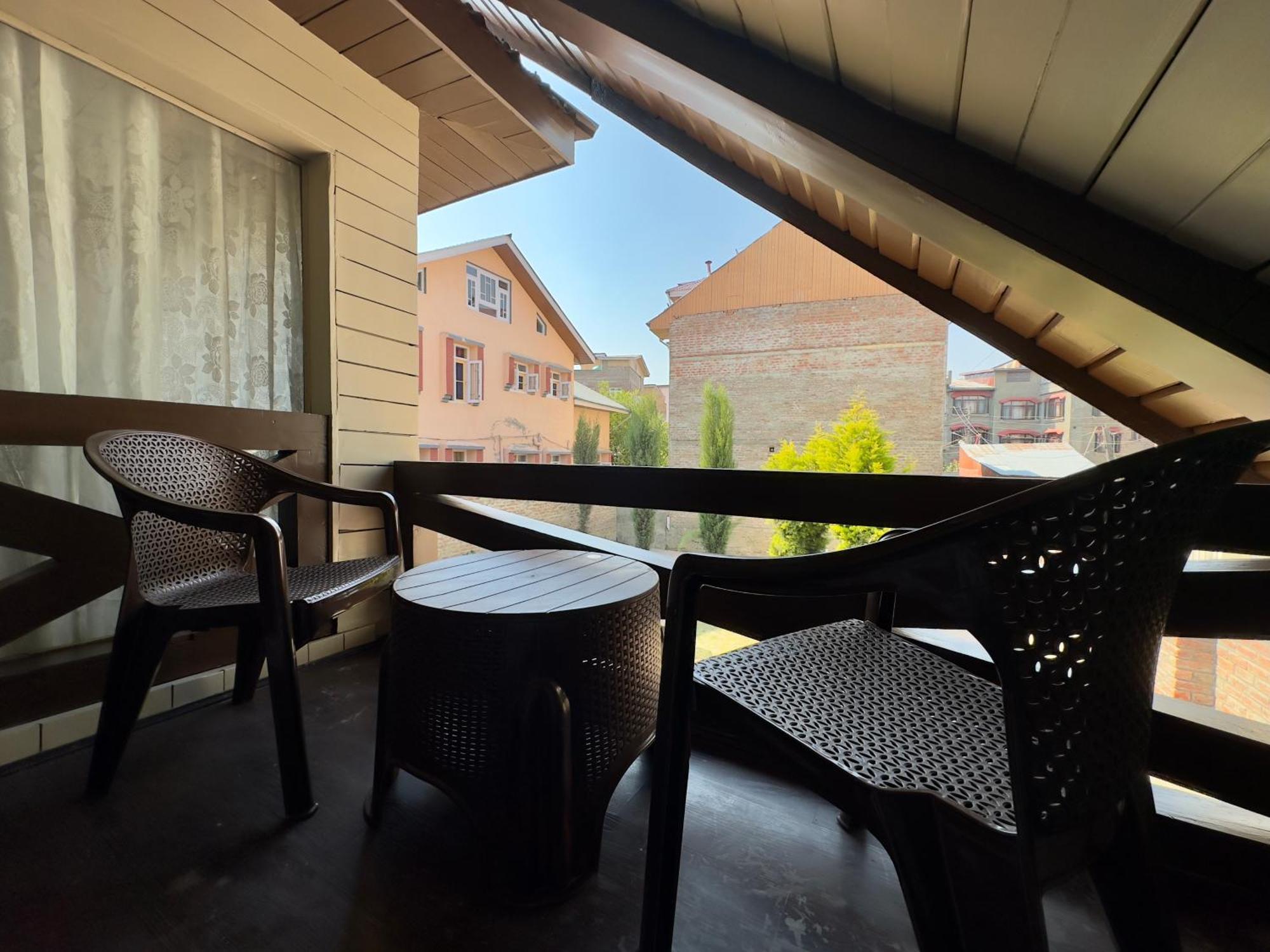 ホテル The Chinar Retreat Hut Srīnagar エクステリア 写真