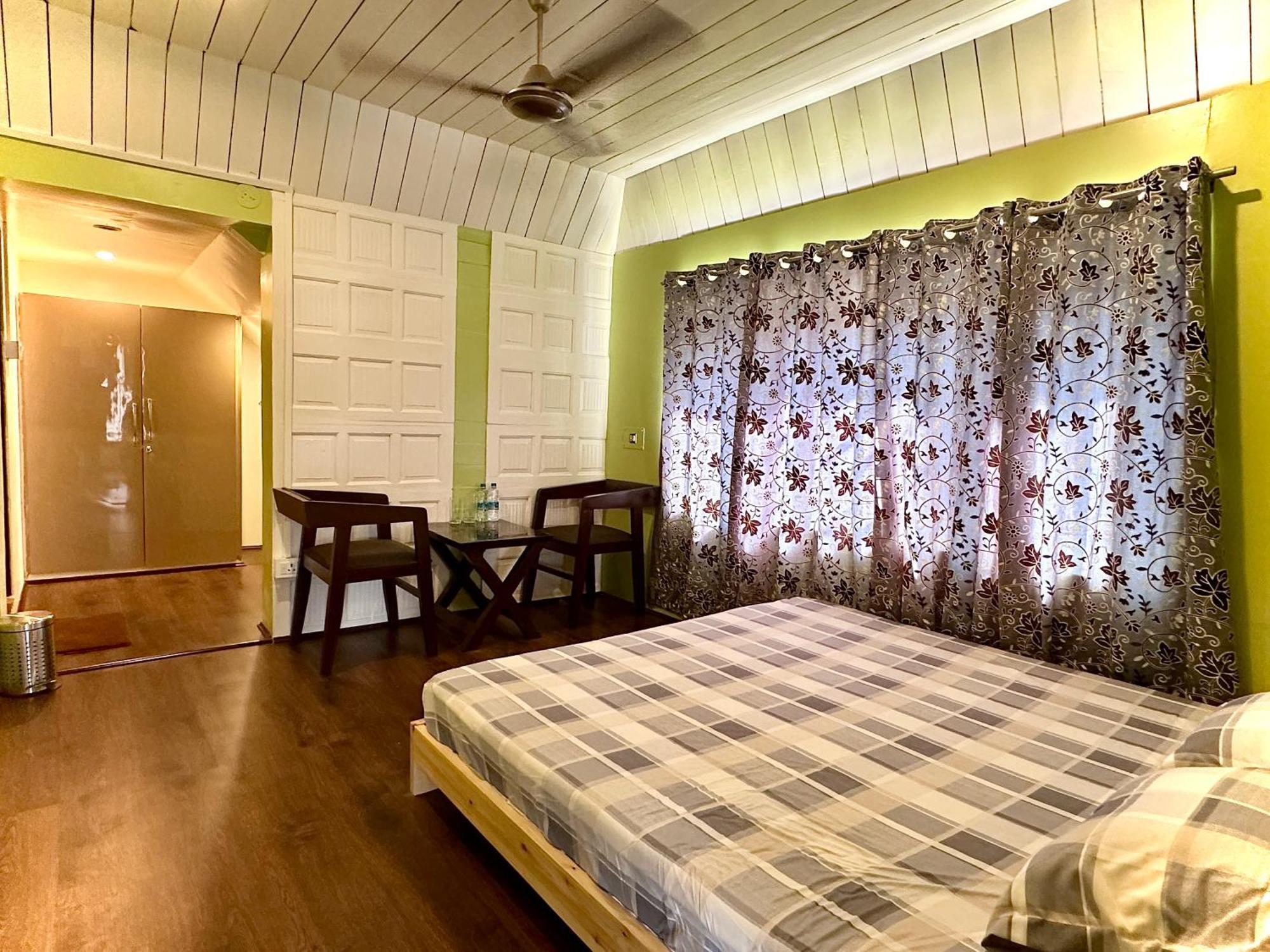 ホテル The Chinar Retreat Hut Srīnagar エクステリア 写真